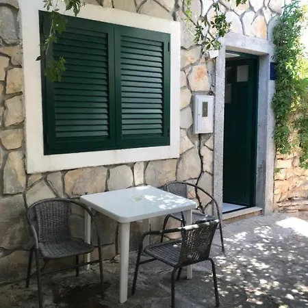 Old Town Apartment *
