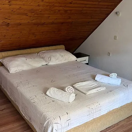 Old Town Apartment *